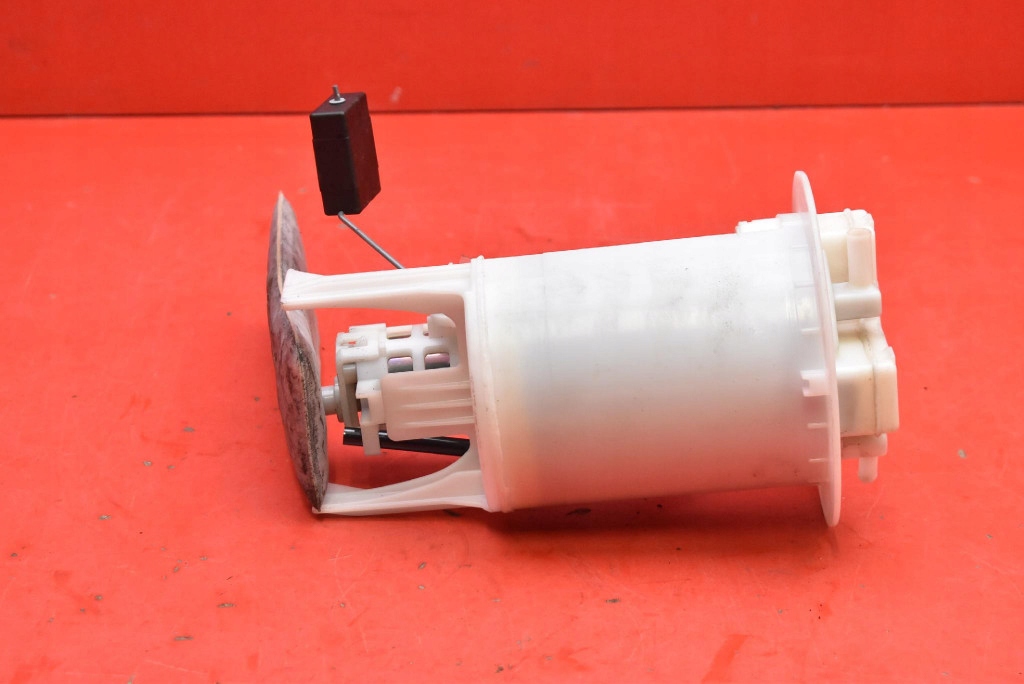 Помпа насос топлива 77704-0d070 toyota yaris 3 iii 1.0 vvt-i 69km 14-17 Оригинал