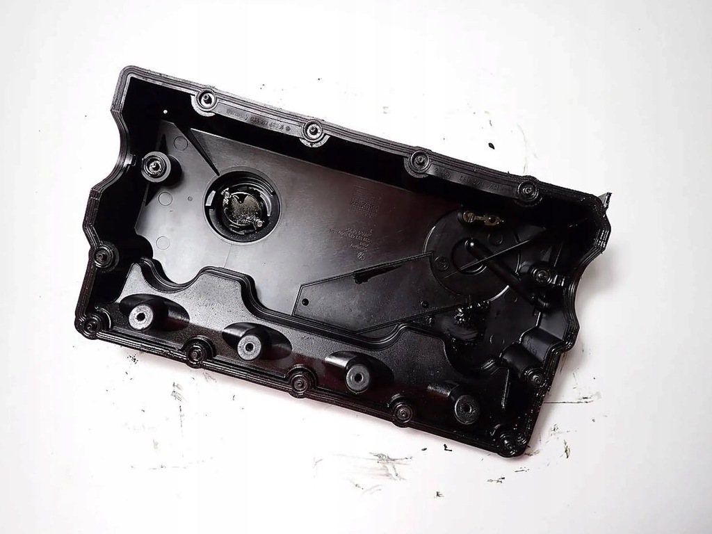 фото №10, Крышка клапанов vw passat b5 fl lift 1.9tdi 130km 038103469r