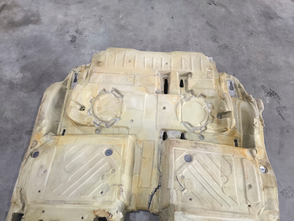 фото №13, Коврик обшивка audi q7 4l задняя 4l0863367a оригинал !!!