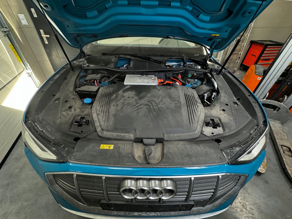 фото №7, Audi e-tron 4ke лампы капот бампер крыло радиатор pas kompletny перед