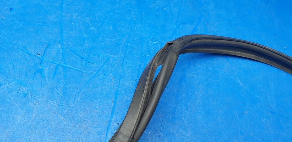 фото №15, Прокладка крышки задний багажника chevrolet corvette c6