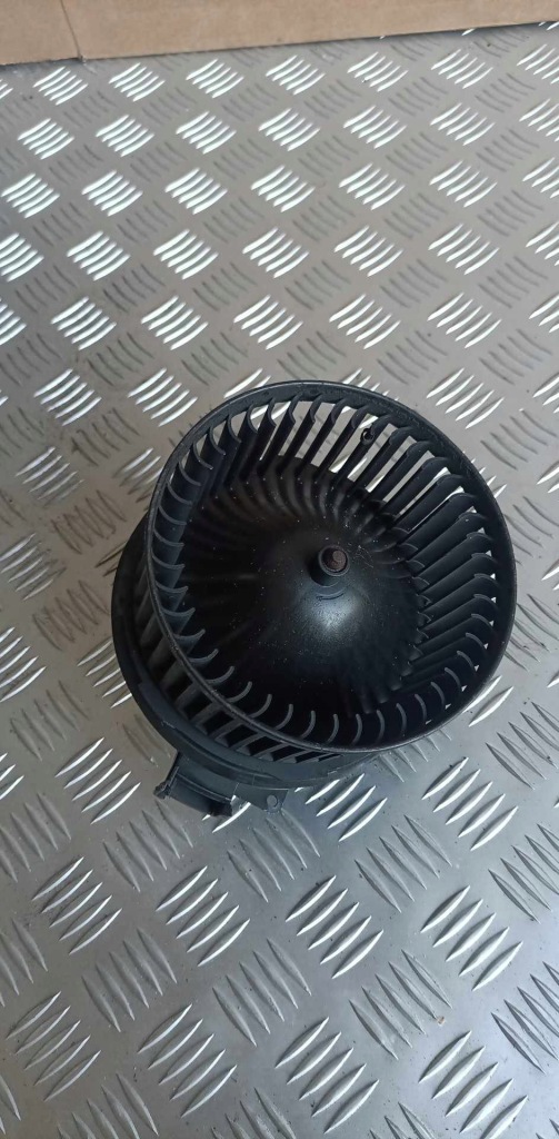 Купити Bosch 0130115551 повітродувка