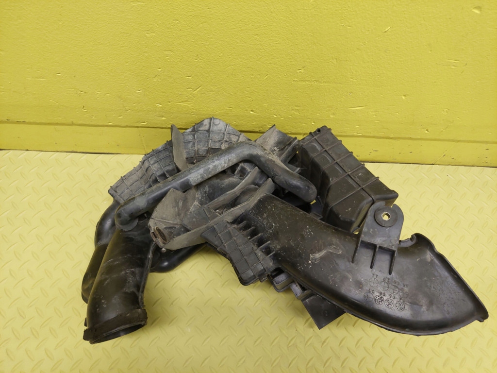 фото №1, Mazda 5 2.3 корпус фильтра воздуха