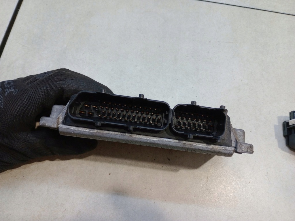 фото №5, Блок управления двигателя skoda fabia i 1.4 16v 03c906024ab