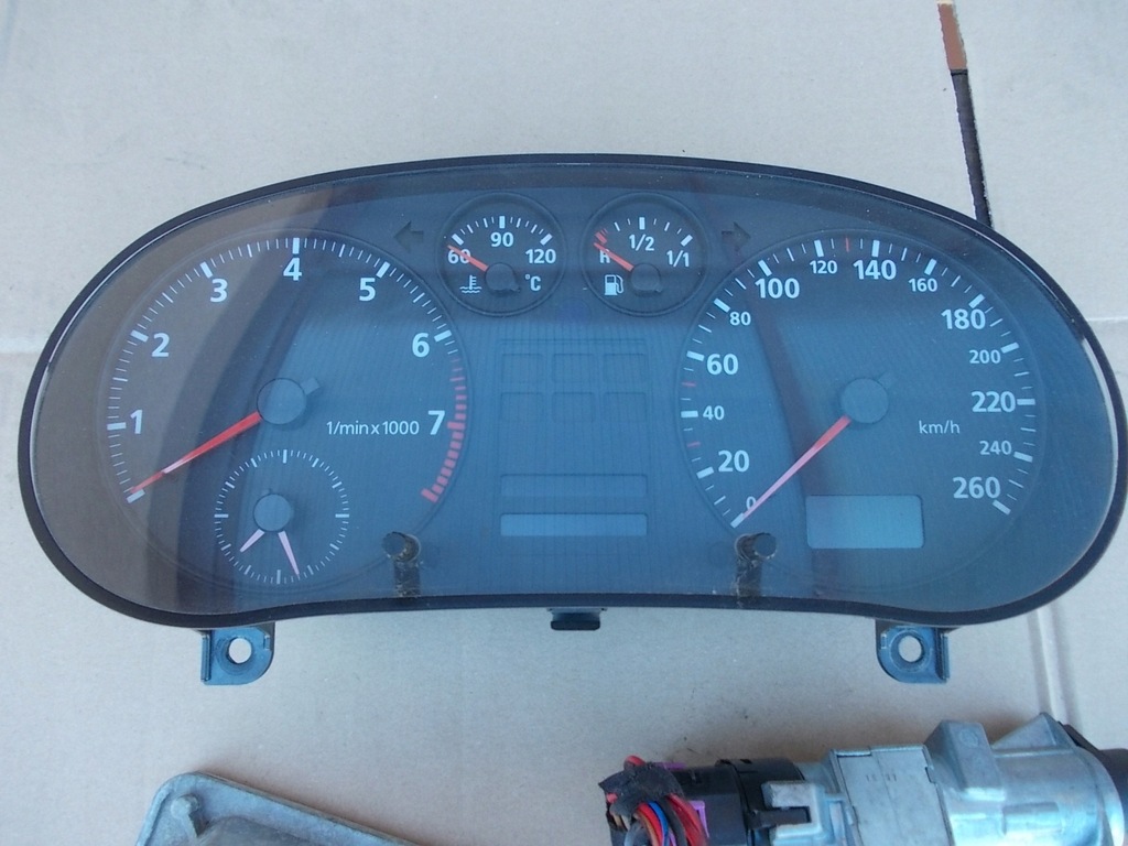 фото №8, Audi оригинальный номер 06a906019d