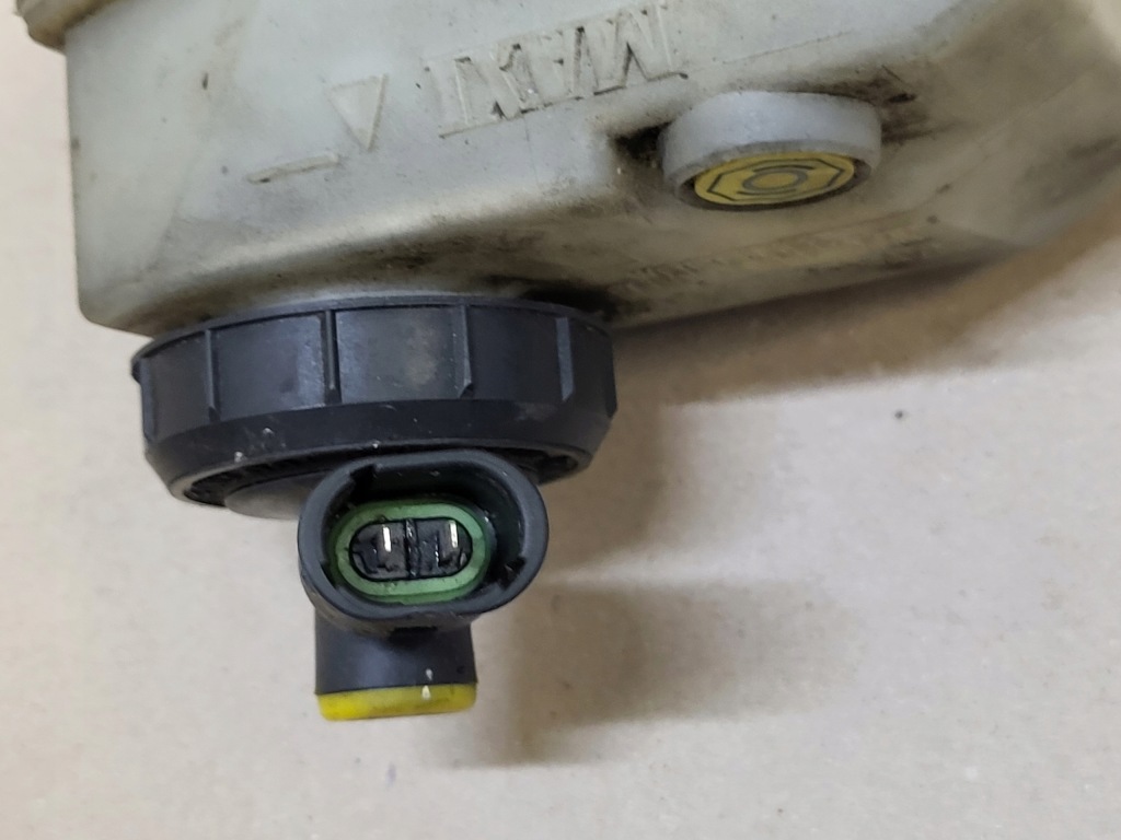 Бачок рідина помпа гальмівна renault kangoo i оригінальний номер eu Оригінал