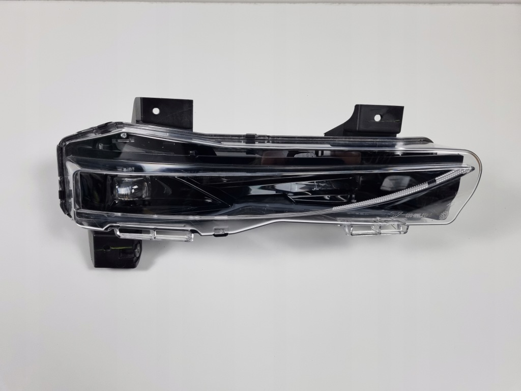 фото №1, Tesla model s plaid 2022- противотуманная фара левый перед led p1649247-00-c