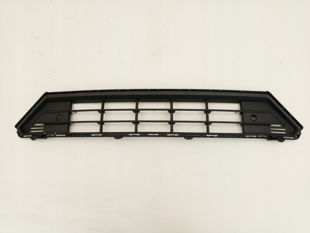 Volvo xc40 recharge рестайлинг  2022- решётка средняя бампера перед 32136098 в Украине