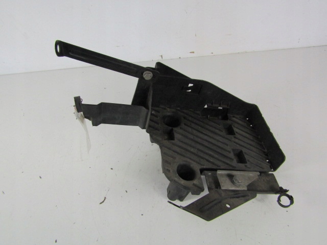 фото №1, Renault scenic i основание аккумулятор 00-03 rx4 2,0 16v 8200036494