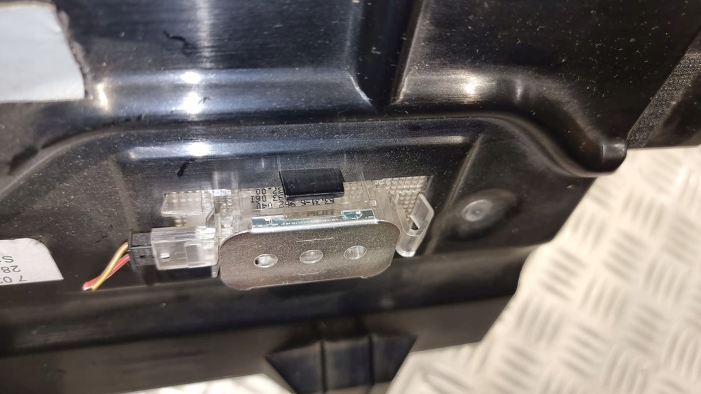 фото №11, Bmw 5 e60 e61 рамка каркас корпус бардачка пассажира 7034080 лампа 6962040