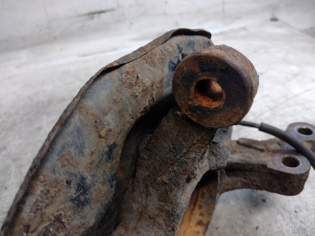 фото №7, Поворотный кулак левый перед toyota celica vii 1,8vvti