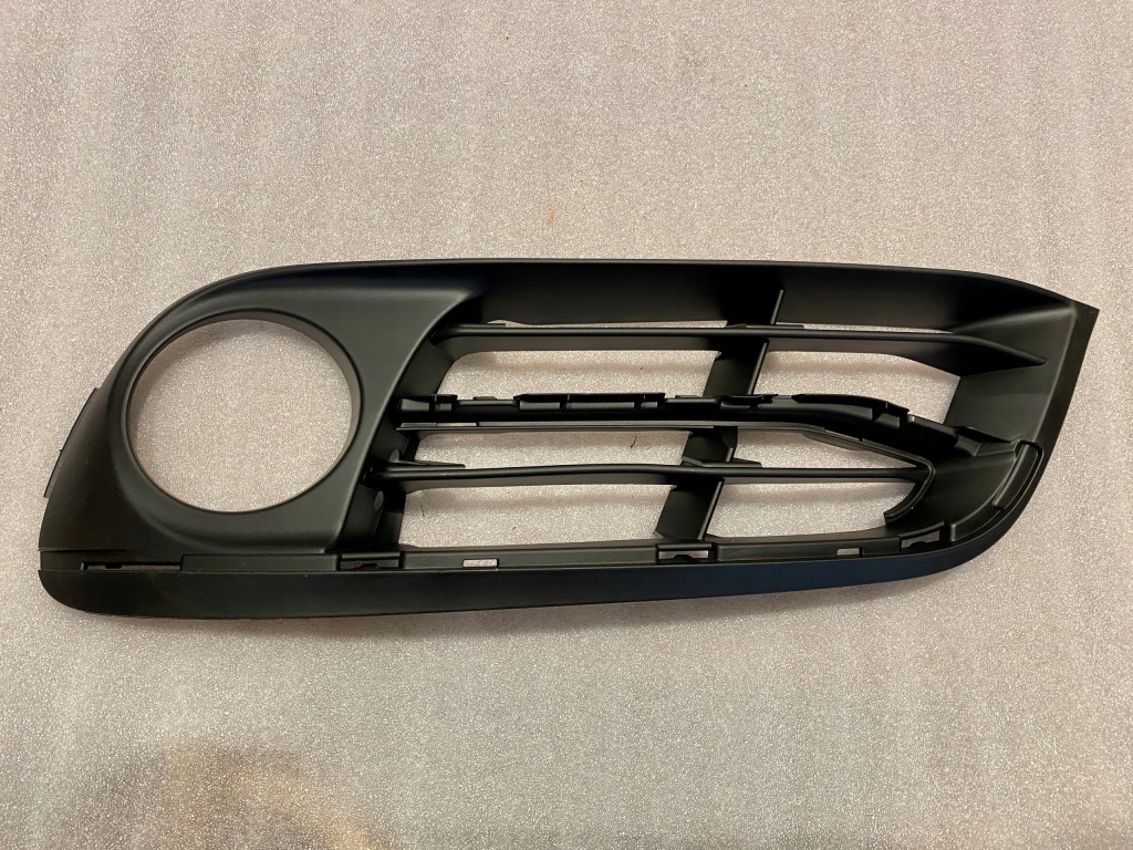 Купити Bmw f10 решітка  решітка бампера ліва 51117331731