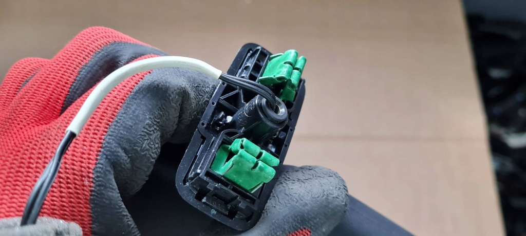 Q3 83a накладка сонцезахисна козирок права правий перед sline 83a857552f в Україні