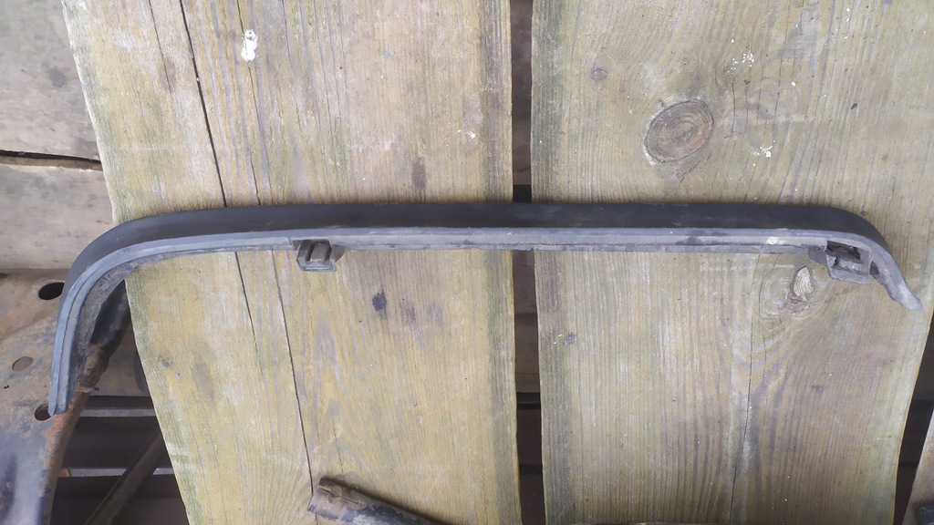 фото №4, Mercedes w123 молдинг гумовий елемент лампи лівий задня