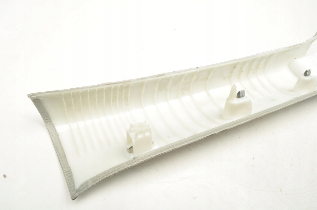 Volvo v60 ii защита стойка пластик левая 31479191 в Украине