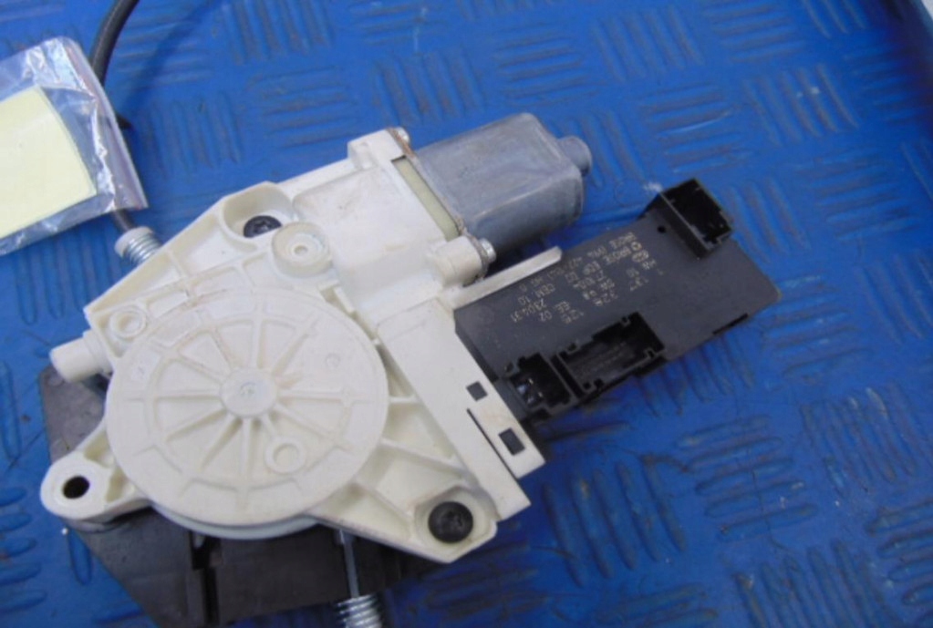 фото №5, Peugeot 407 sw 2.0 16v подъемник стекло электрический левый перед