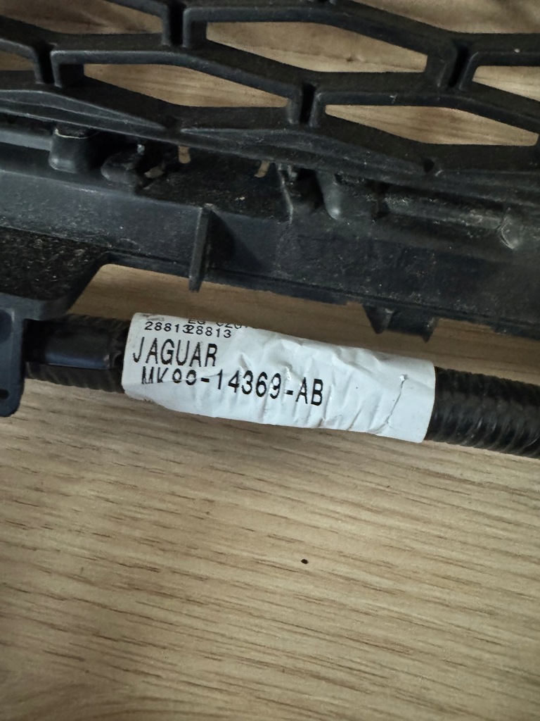 фото №7, Jaguar f-pace x761 r-dynamic lift решётка средняя 14369ab