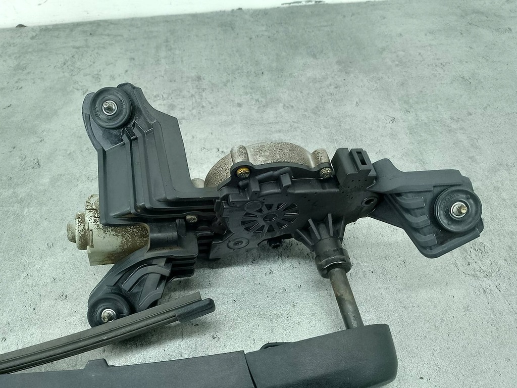 фото №6, Моторчик дворники задняя kia cee'd iii 98700-j7000 0390205069