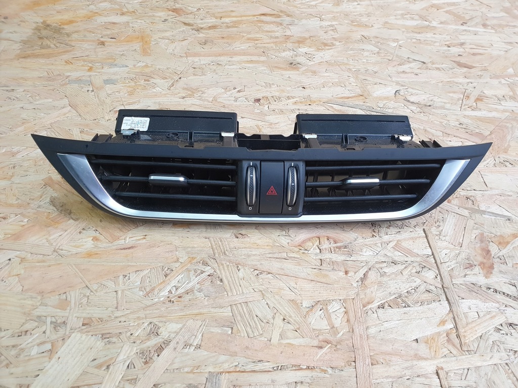 фото №1, Alfa romeo stelvio решётка средняя панели