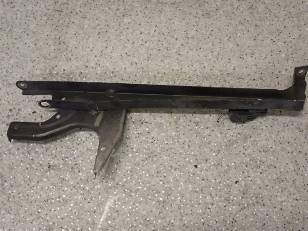 фото №4, Toyota corolla 02-07 кронштейн замка капот