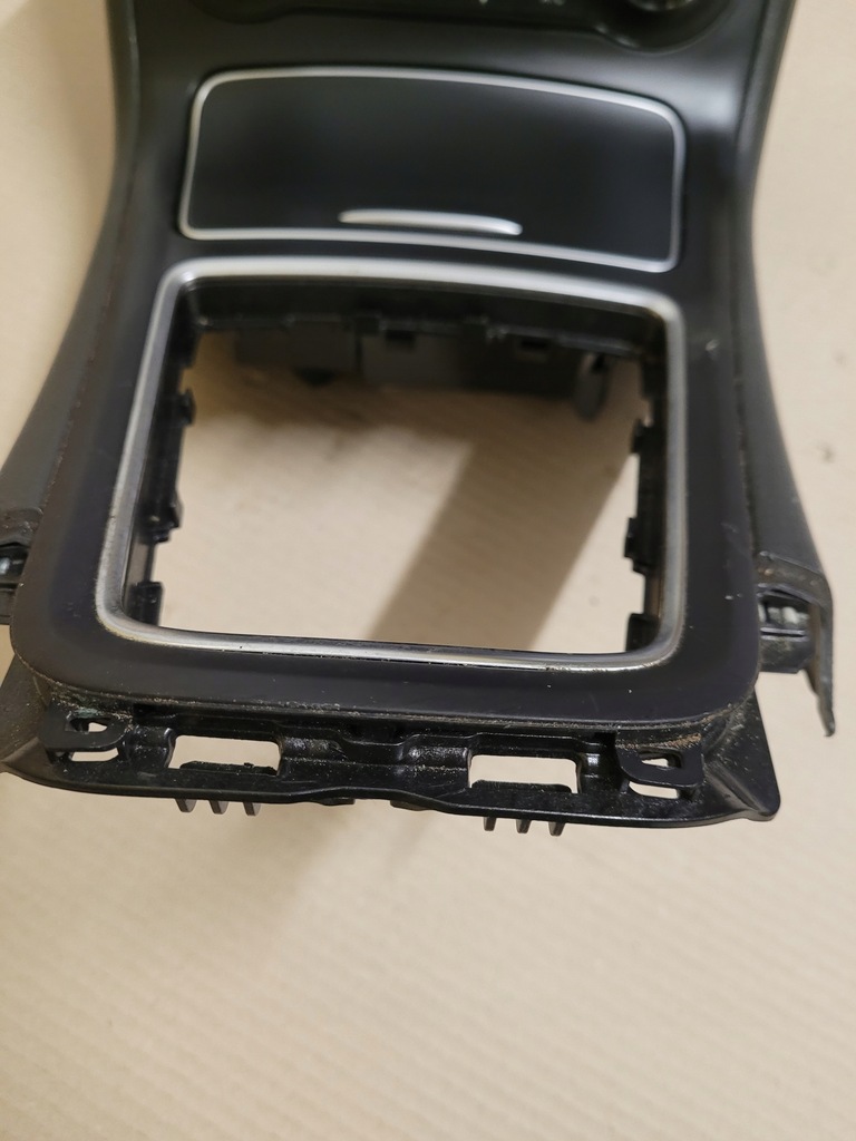 фото №4, Mercedes w176 панель кондиціонера рамка