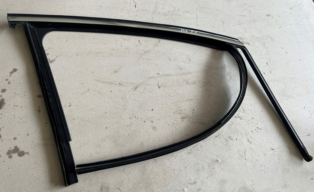 фото №1, Bmw f46 f45 прокладка двері права перед хром