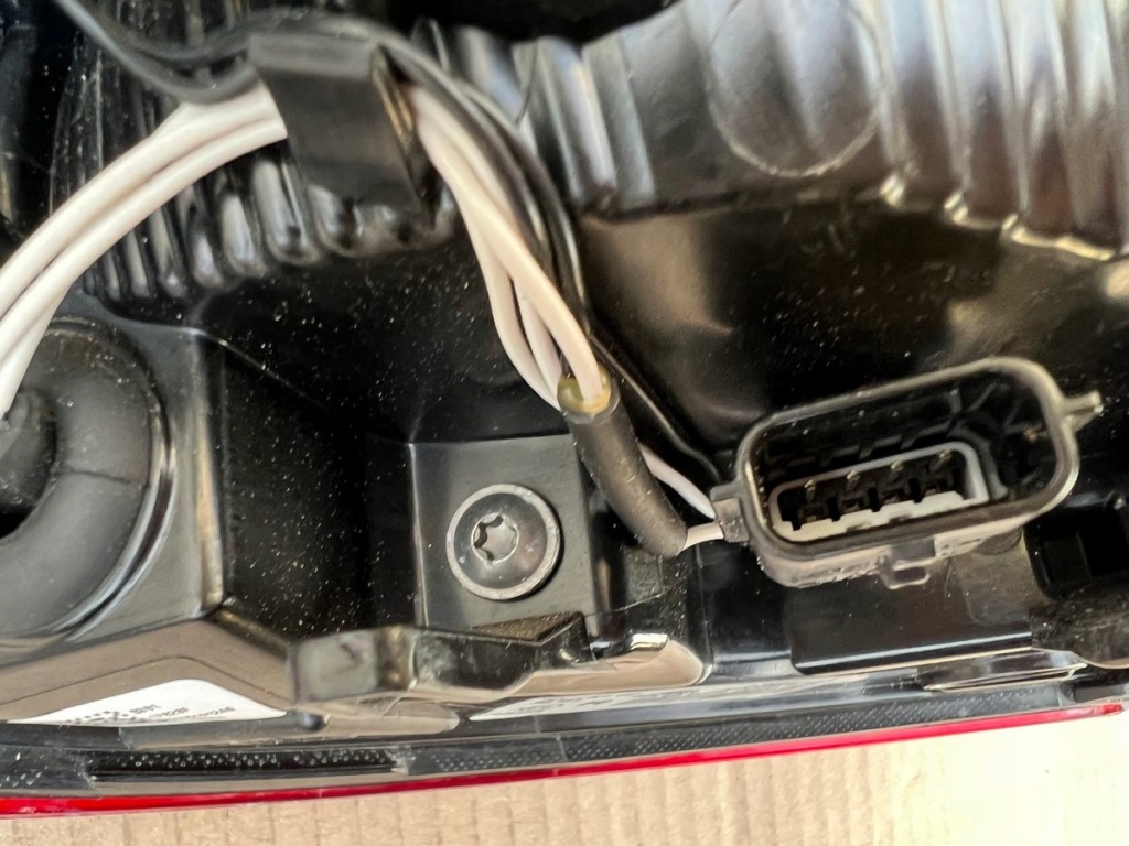 фото №5, Renault clio v 19- лампа led права задня задня 265509761r