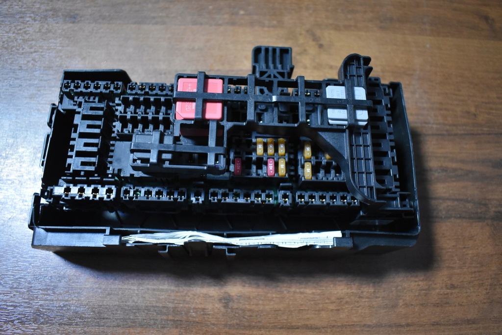 фото №1, Idealna коробка предохранителей mercedes w167 1