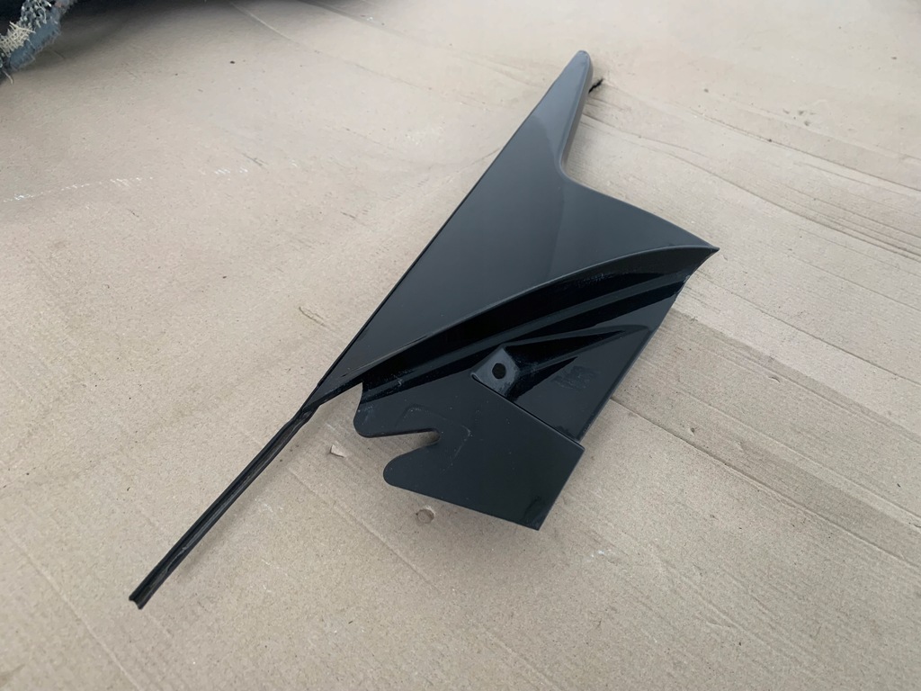 фото №7, Ford mustang mach-e rwd спойлер правий кришки молдинг оригінал