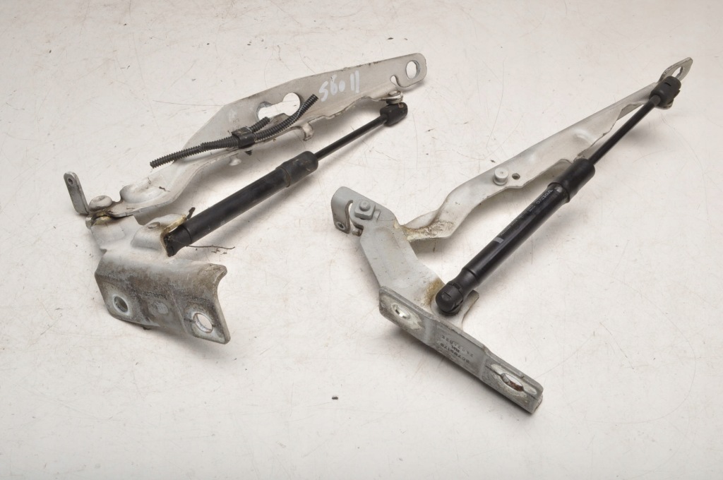 фото №1, Volvo s60 ii v60 петля капот 30799179 30799178 комплект