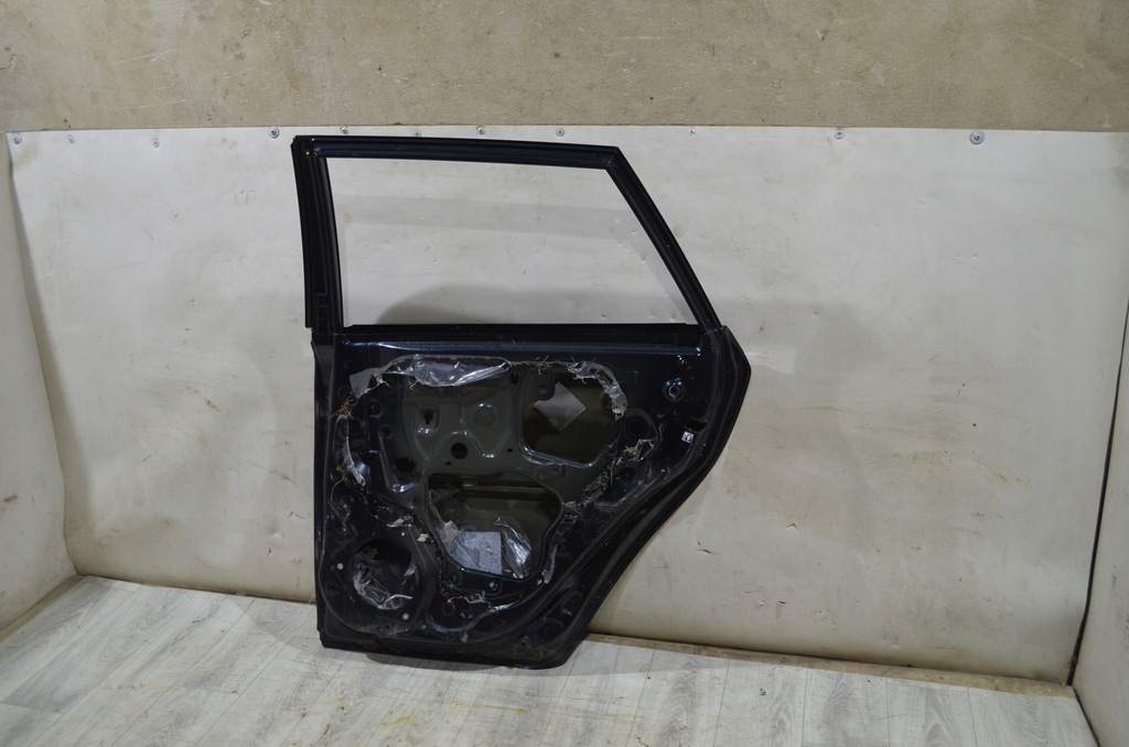 фото №6, Toyota auris 2013 - дверь правый задняя