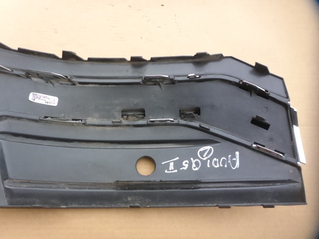 Audi q5 2 решётка заглушка хром бампера заднего левая 80f807319 оригинал Оригинал