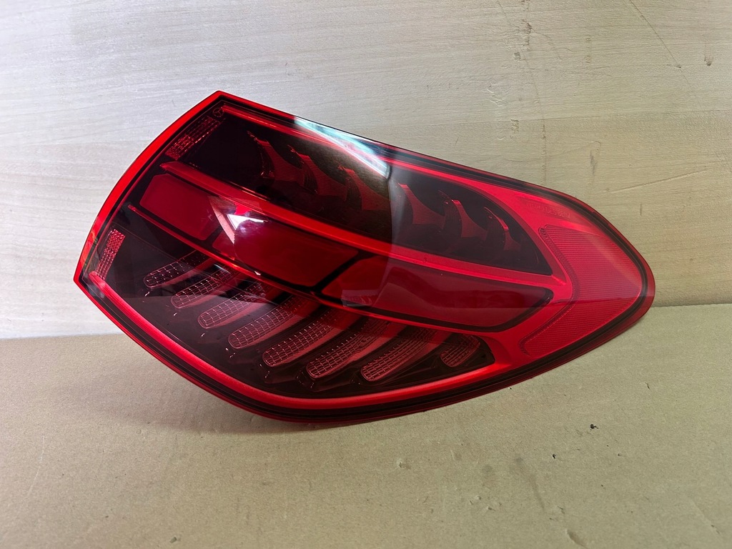 фото №1, Mercedes w206 c-klasa kombi лампа правая задняя задняя led