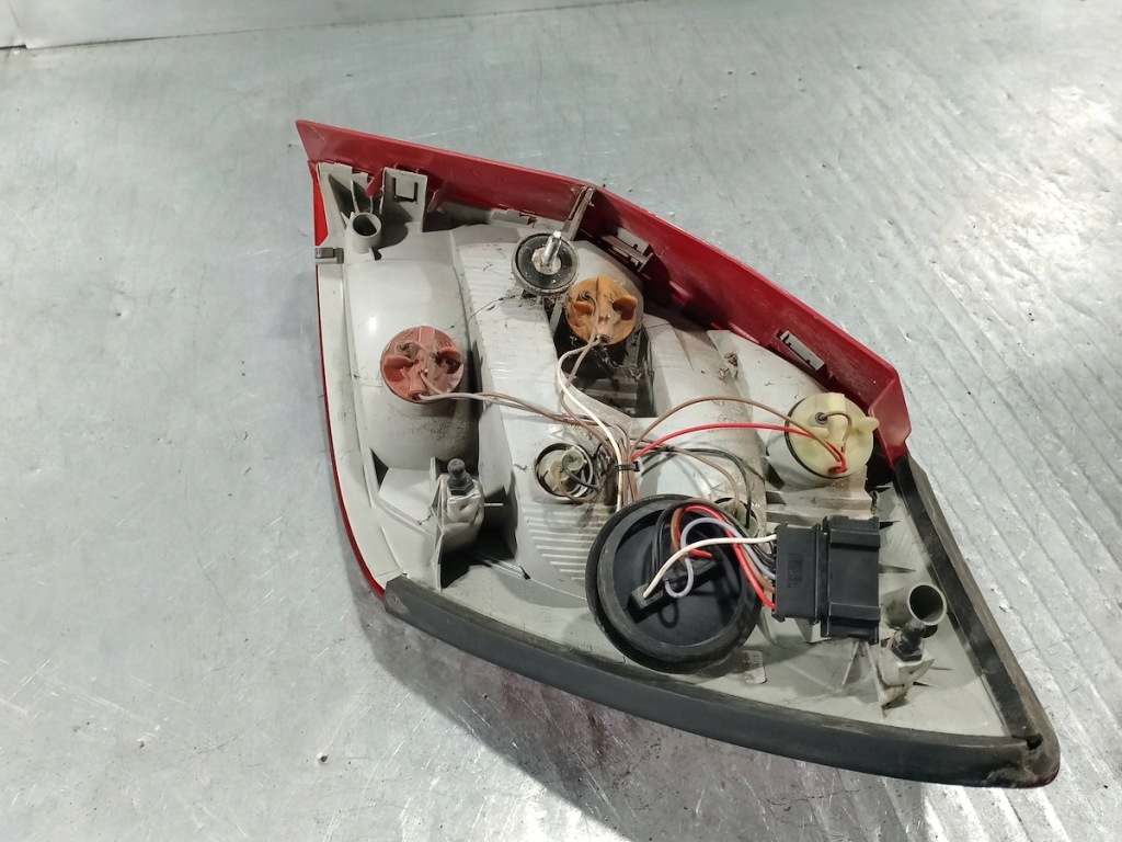 фото №7, Лампа задняя левая skoda fabia ii lift 5j6945095a 5j6945111 kombi