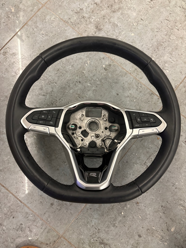 Купить Руль мультифункция r-line vw taigo 2g0419089