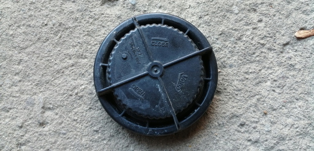 фото №1, Skoda rapid крышка заглушка лампы передней