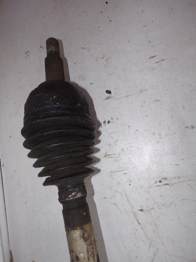 Приводной вал правый  длинная renault 1.9 dci Оригинал