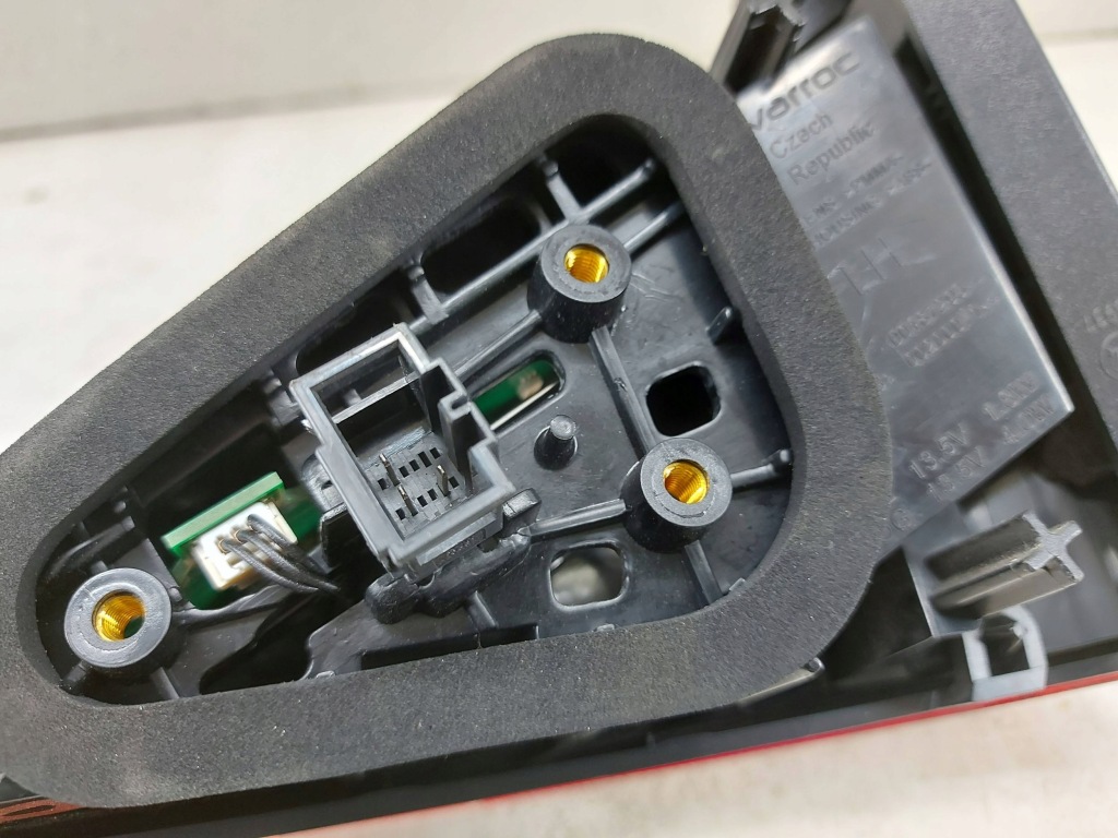 фото №10, Skoda superb 3 iii 3v9 15- kombi лампа ліва задня задня w кришка