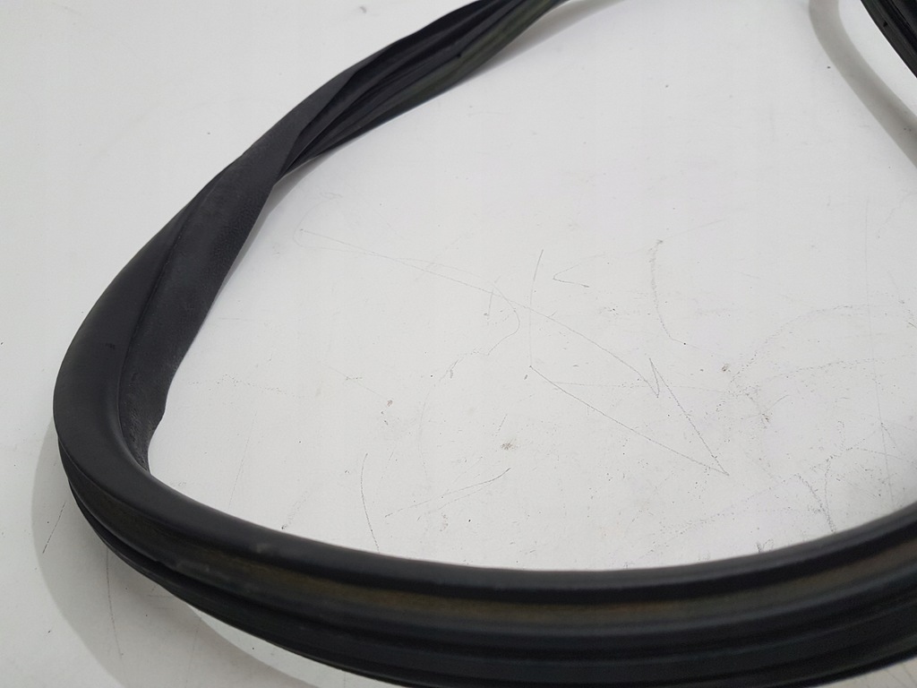 фото №4, Peugeot 3008 i прокладка кузовная левый задняя