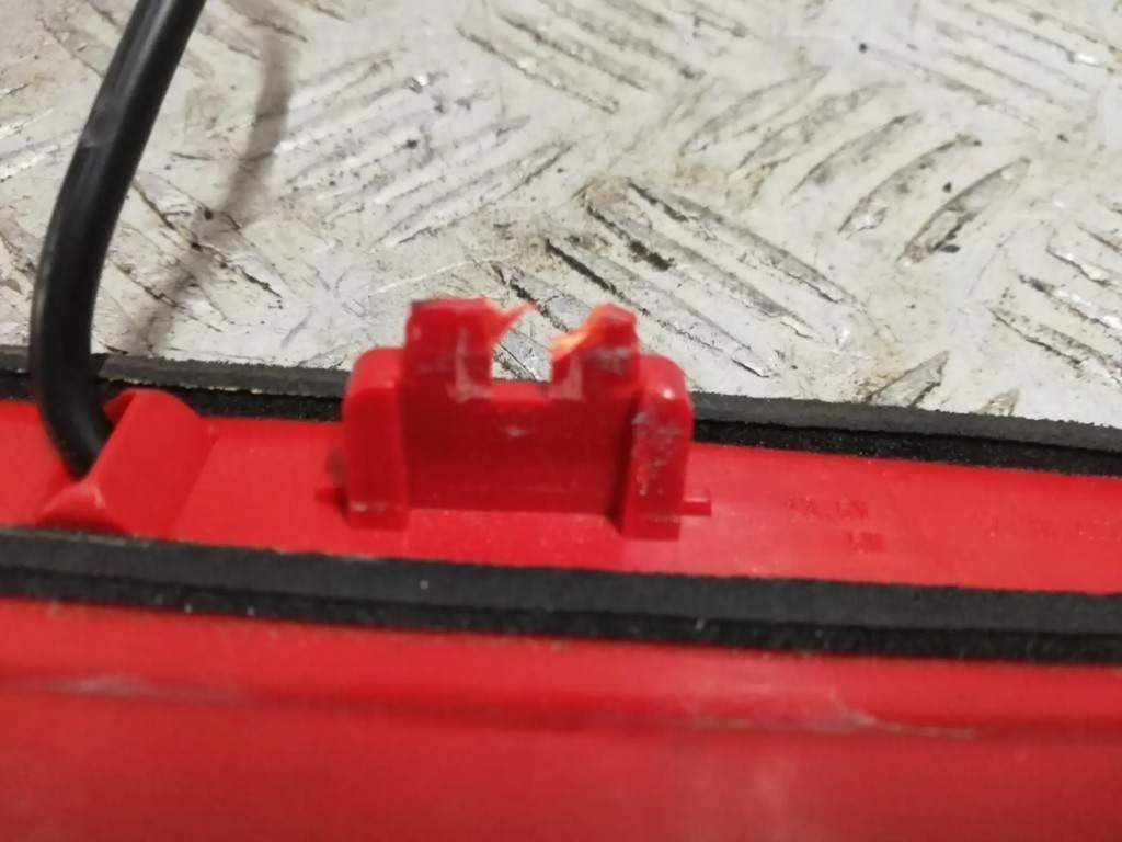 фото №4, Свет лампа стоп peugeot rcz ym40700780