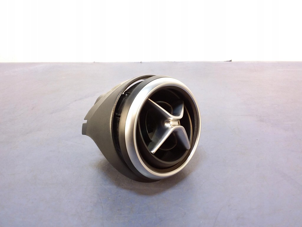 фото №2, Mercedes a w176 решётки обдув воздуха правое