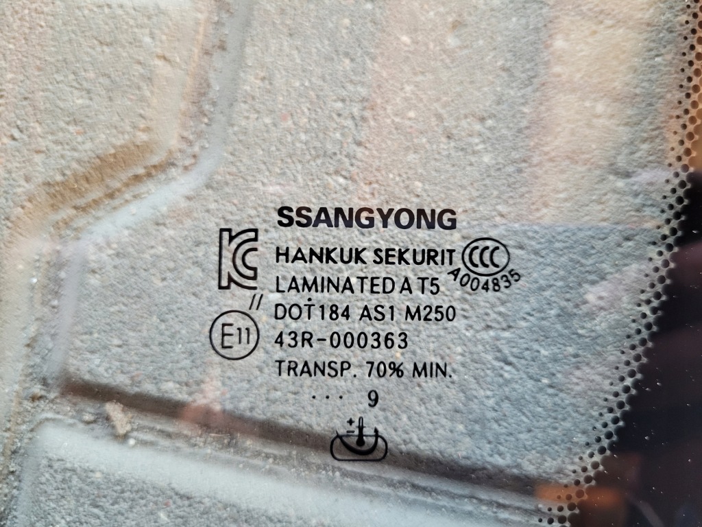 Стекло передок  передняя лобовое датчик камера кронштейн  ssangyong tivoli xlv Недорого