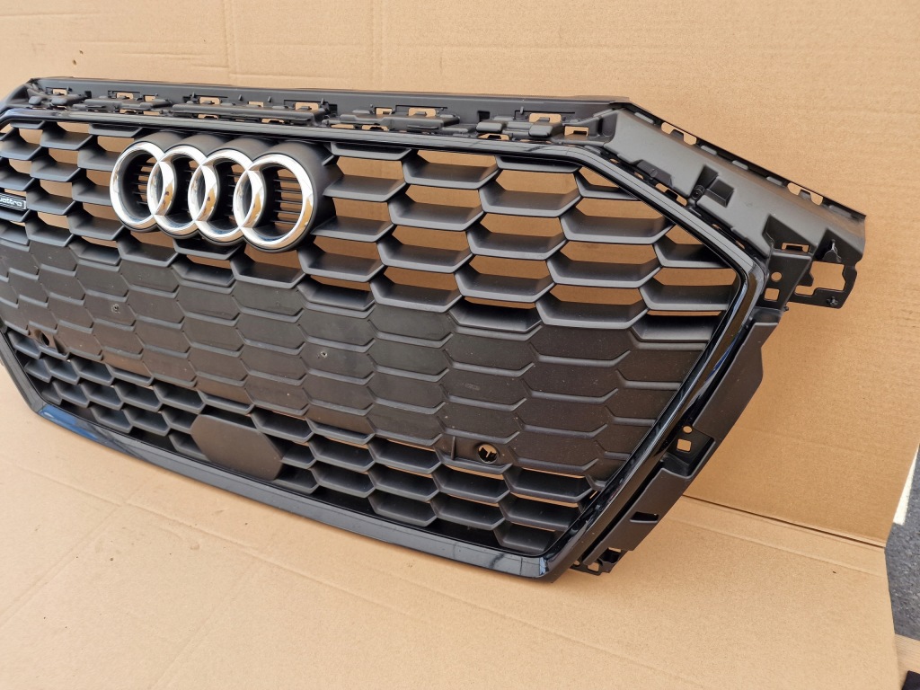 Audi a3 8y0 решітка  решітка радіатора чорний  s line Доставка