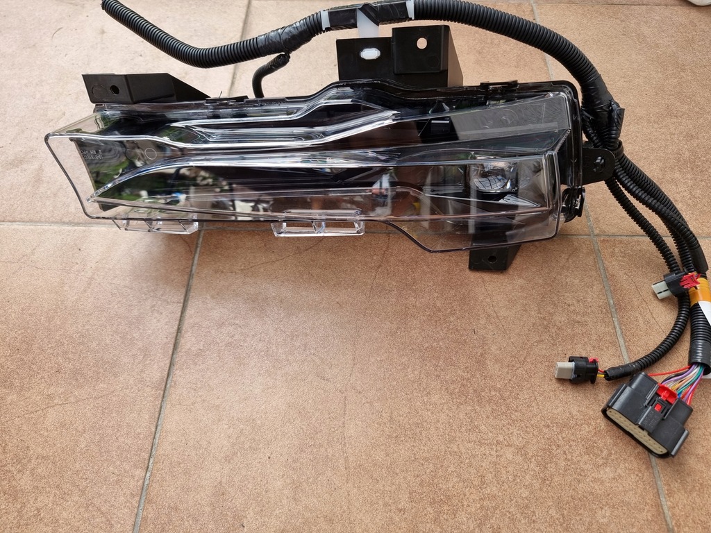 фото №1, Tesla model y противотуманная фара правый led 1624798-00-a