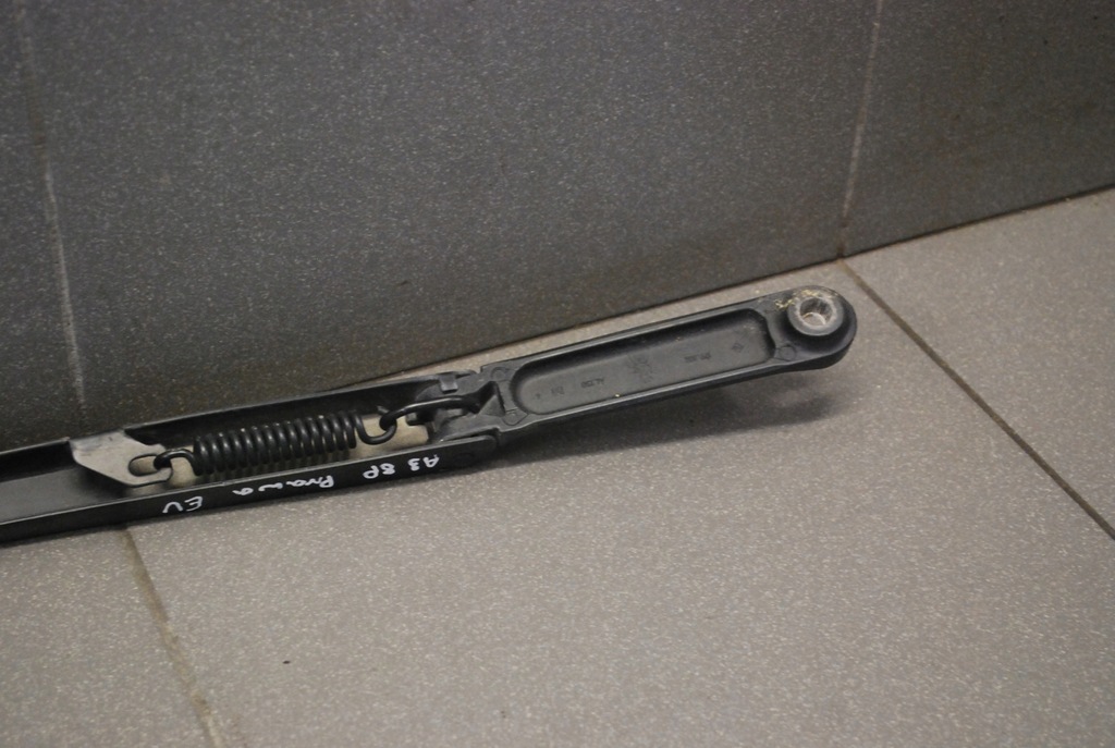 фото №7, Важіль двірники праве audi a3 8p eu 8p1955408a