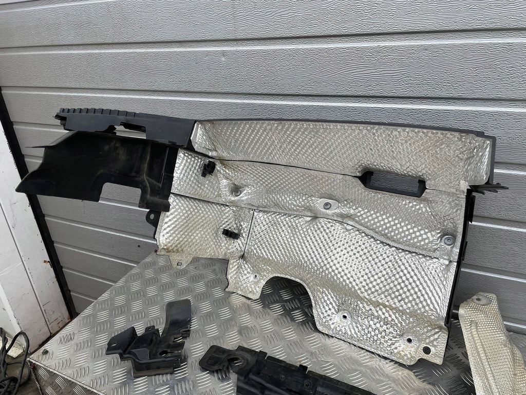 фото №6, Bmw x1 f48 стіна перегородкова