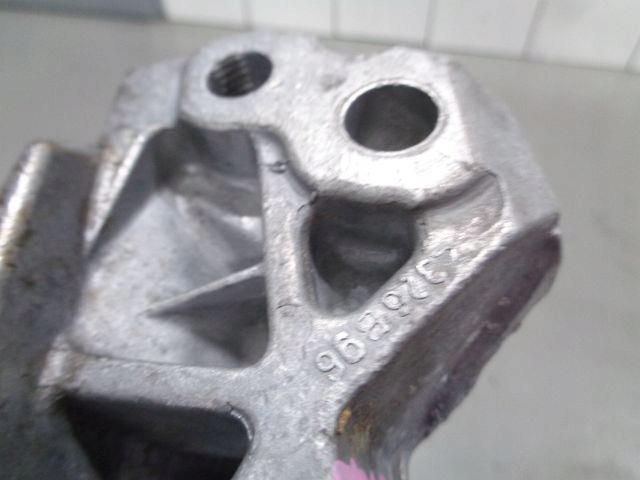 фото №5, Citroen c6 06 2.7 hdi подушка кронштейн двигателя