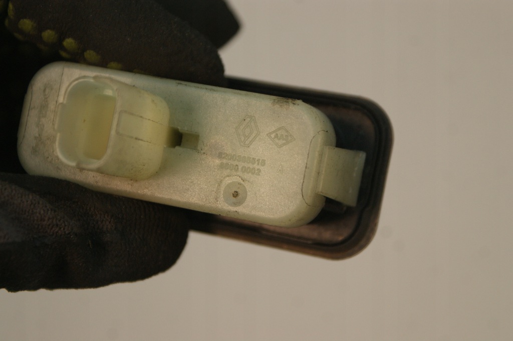 фото №11, Кнопка микровыключатель крышки renault clio iii fl 5d