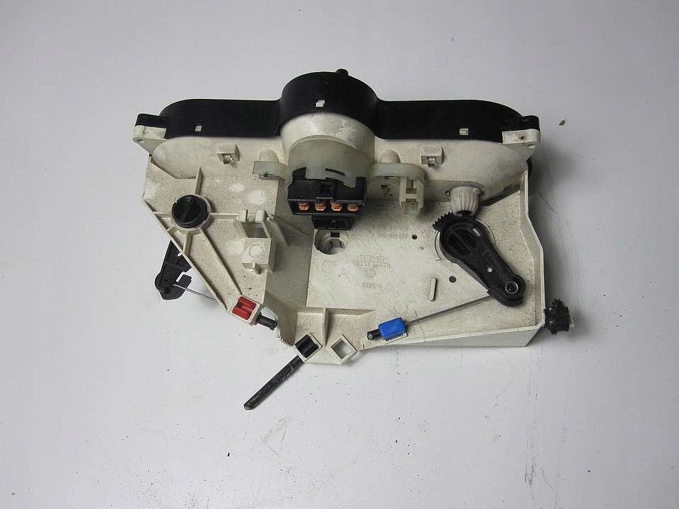 фото №8, Панель кондиционера mitsubishi carisma 96r