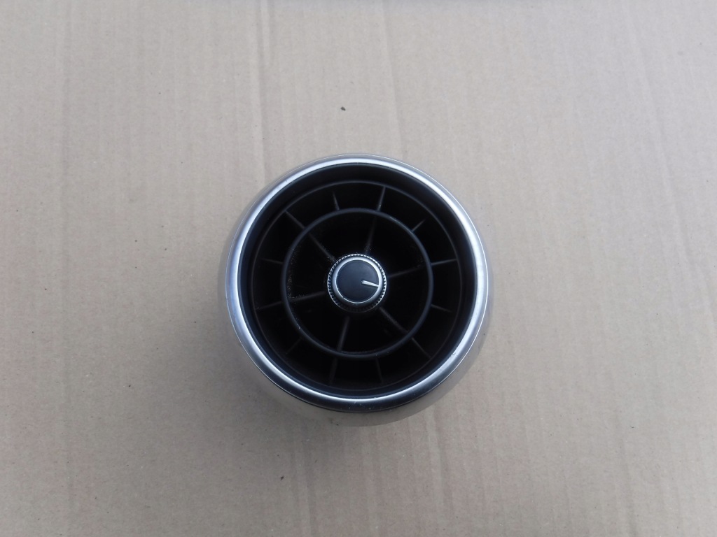 фото №1, Решётка обдув audi a1 8x1820951